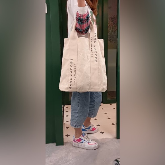 March Jacobs Tote Bag - Picture 6 of 10